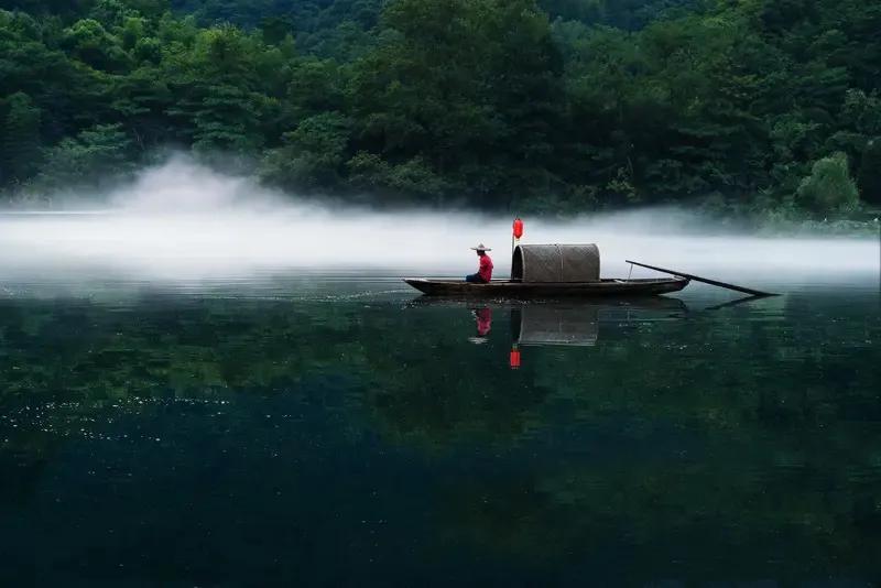 荷塘里的水、已经蒸发、荷叶枯萎，坚持三年以上的战争，新格局、加速经济分裂构成、改