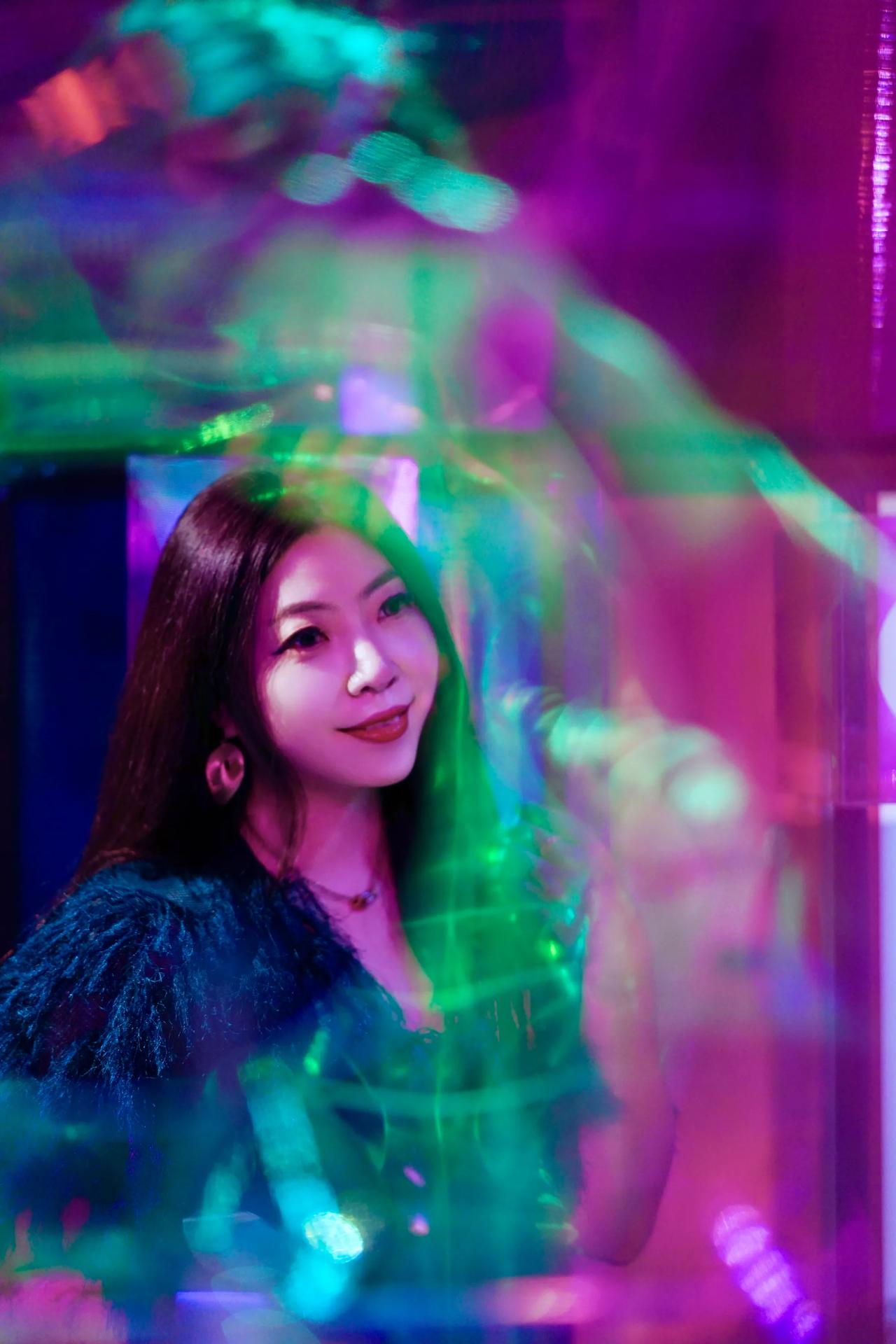 🌷我们不能想象香水中没有花，
我们也不能想象世界里没有花～
“ 闻香识女人”