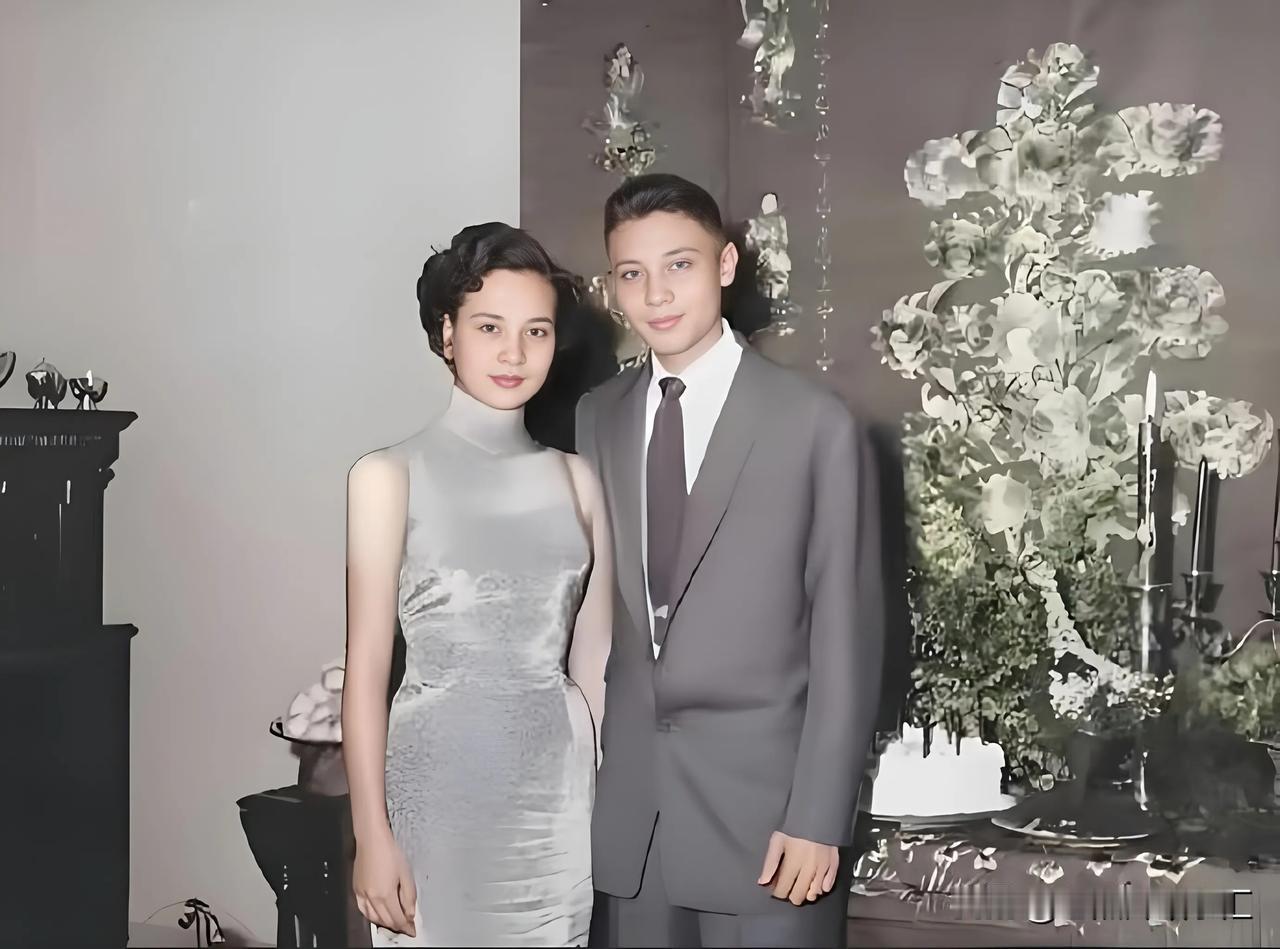 1967年蒋孝章参加爷爷80大寿寿宴时的留影 ​​​