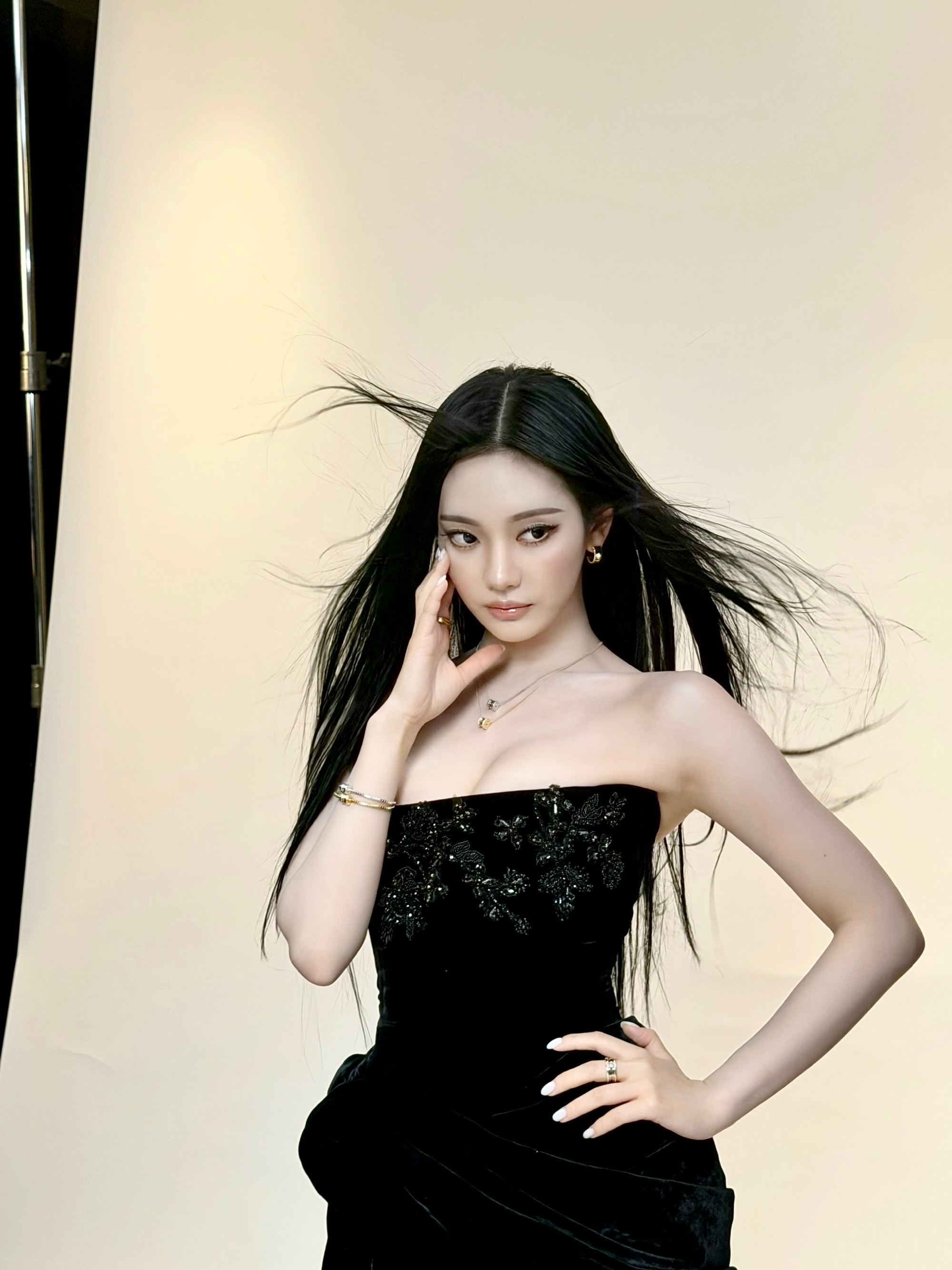 宁艺卓  女王 