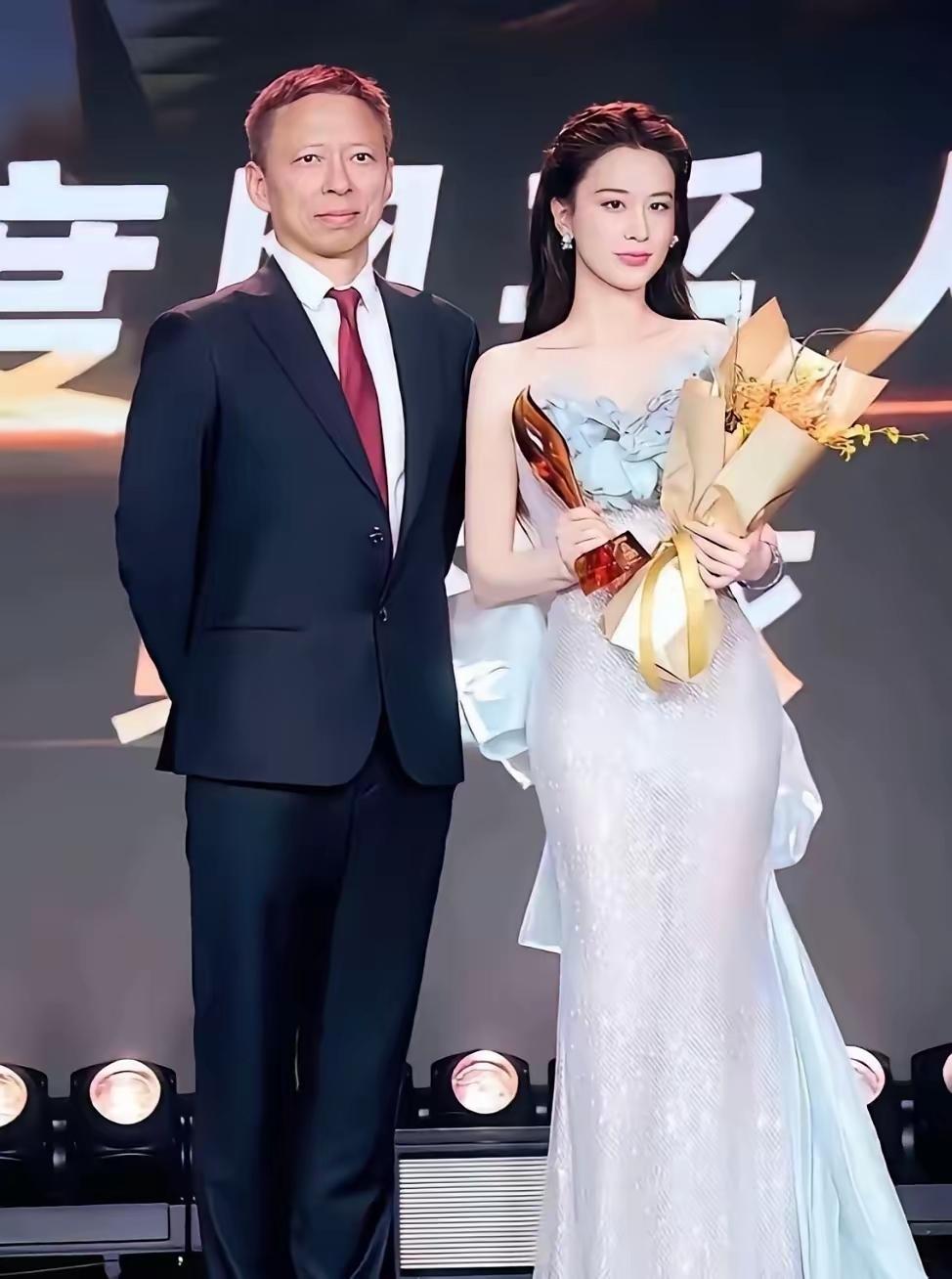 张朝阳这人生简直开了挂。说他钱花不完那是真的，搜狐当年可是互联网界的巨头，他积累