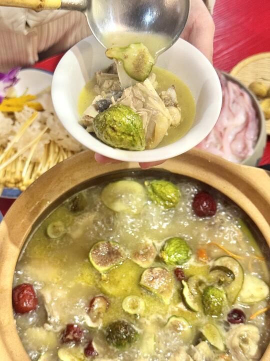 万达新开‼️无花果鸡煲太好吃了🍲