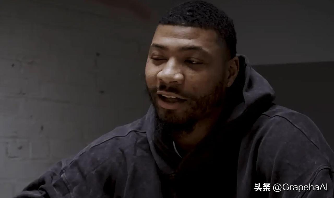 斯玛特参加节目《Grilled》，在节目中谈到“谁更能掌控更衣室能量”时表示：