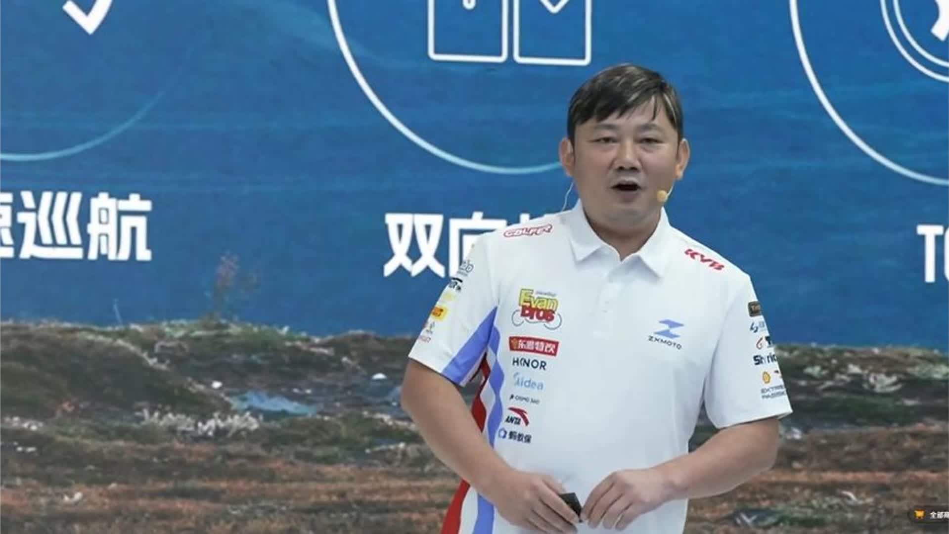 重庆摩博会！张雪机车五车连发，张总用通俗易懂的语言向大家介绍