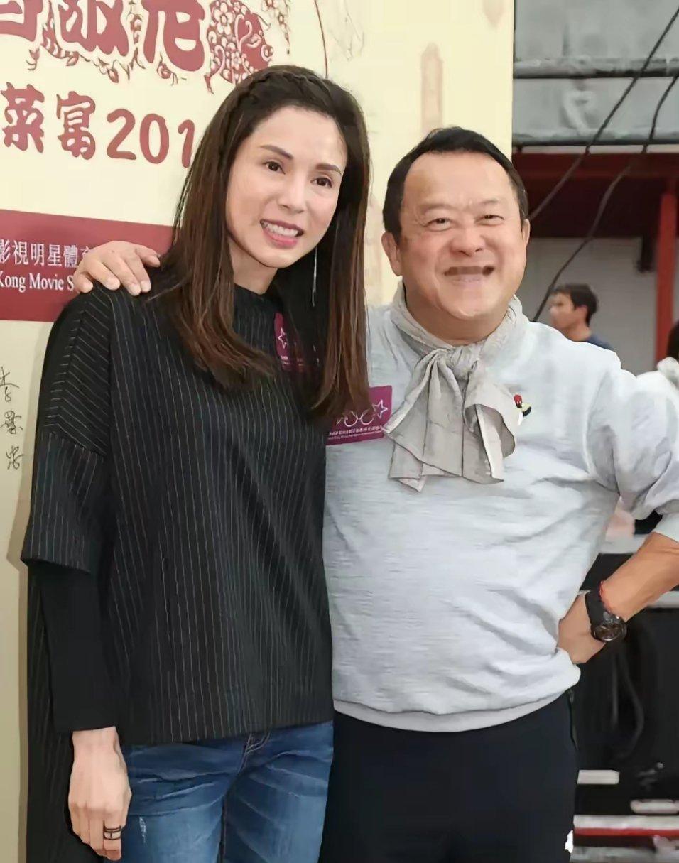 曾志伟在港圈里还是混的挺不错的，和谁都能搭得上 