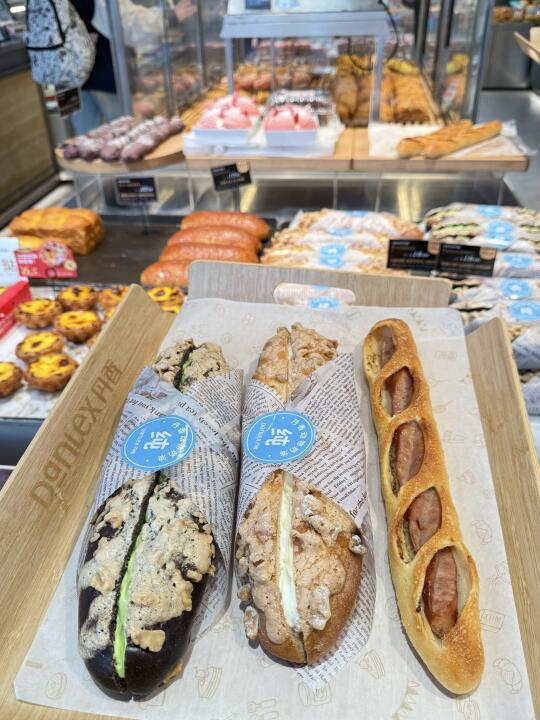 青岛我无限回购的一家面包店 隔三差五去买