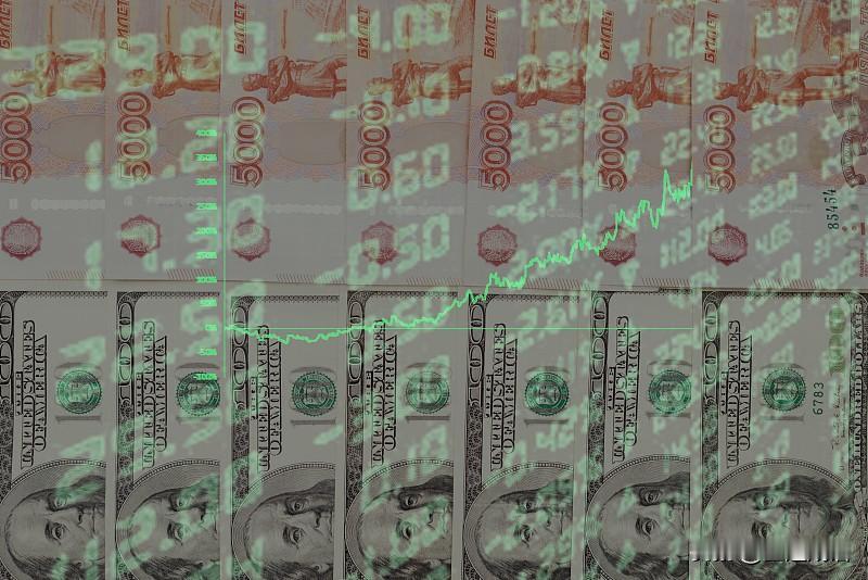 美国频频滥用金融制裁，把美元当成外交武器，随意冻结他国储备资产，让越来越多国家看