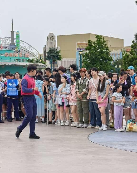 保守估计这群演出区域会跟周深互动
北京环球影城