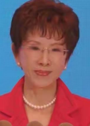 洪秀柱这次是真豁出去了77岁高龄，本可安享晚年，却在国民党大会上，当着郑丽文、韩