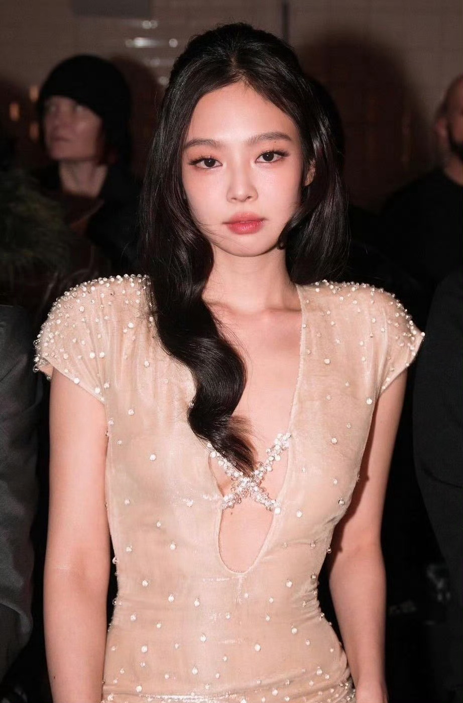 Jennie出席巴黎高定秀 太美了这套造型 