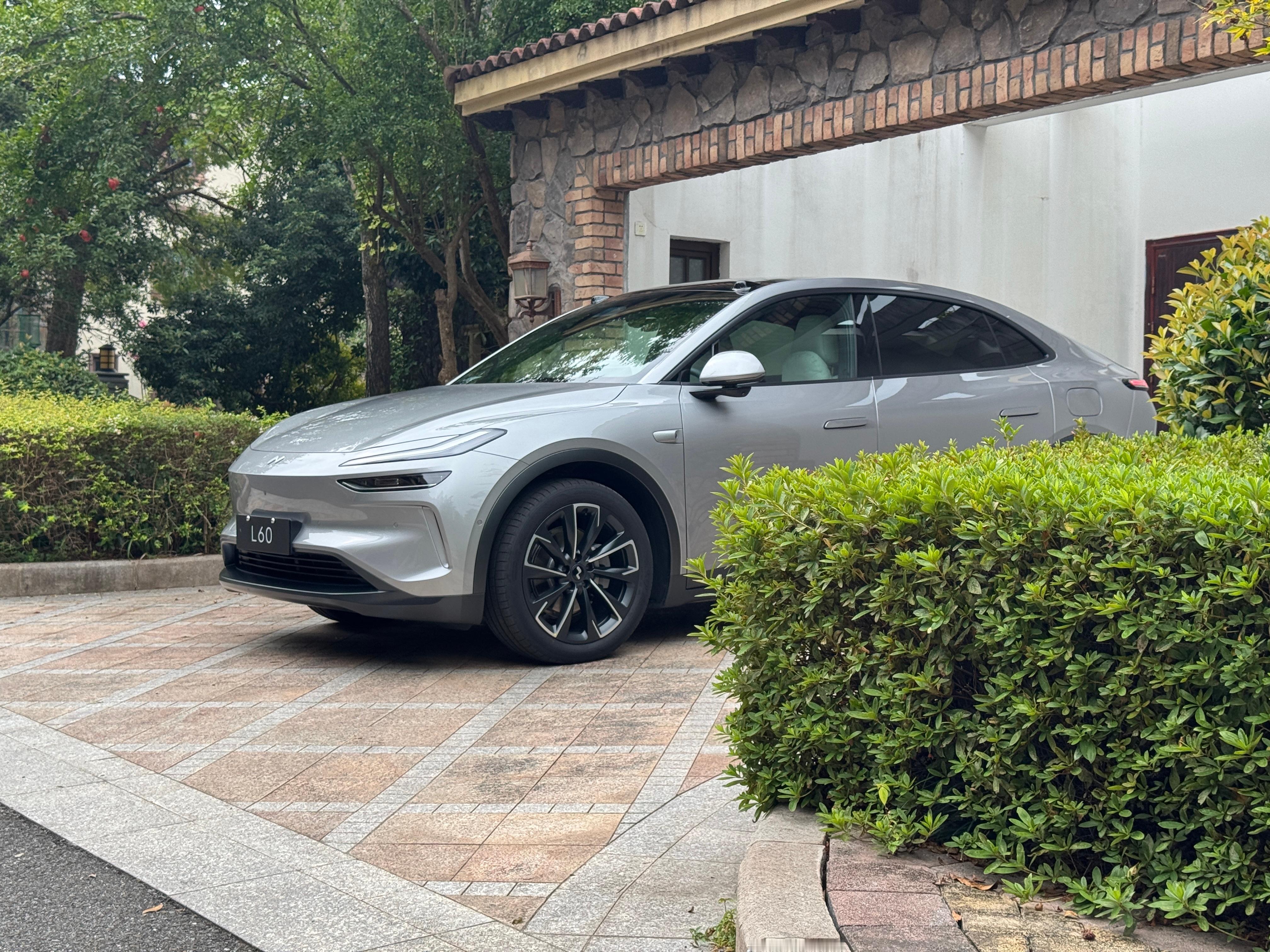 今天开乐道L60，空间够大，还能换电，这车上市应该是特斯拉Model Y最大的竞