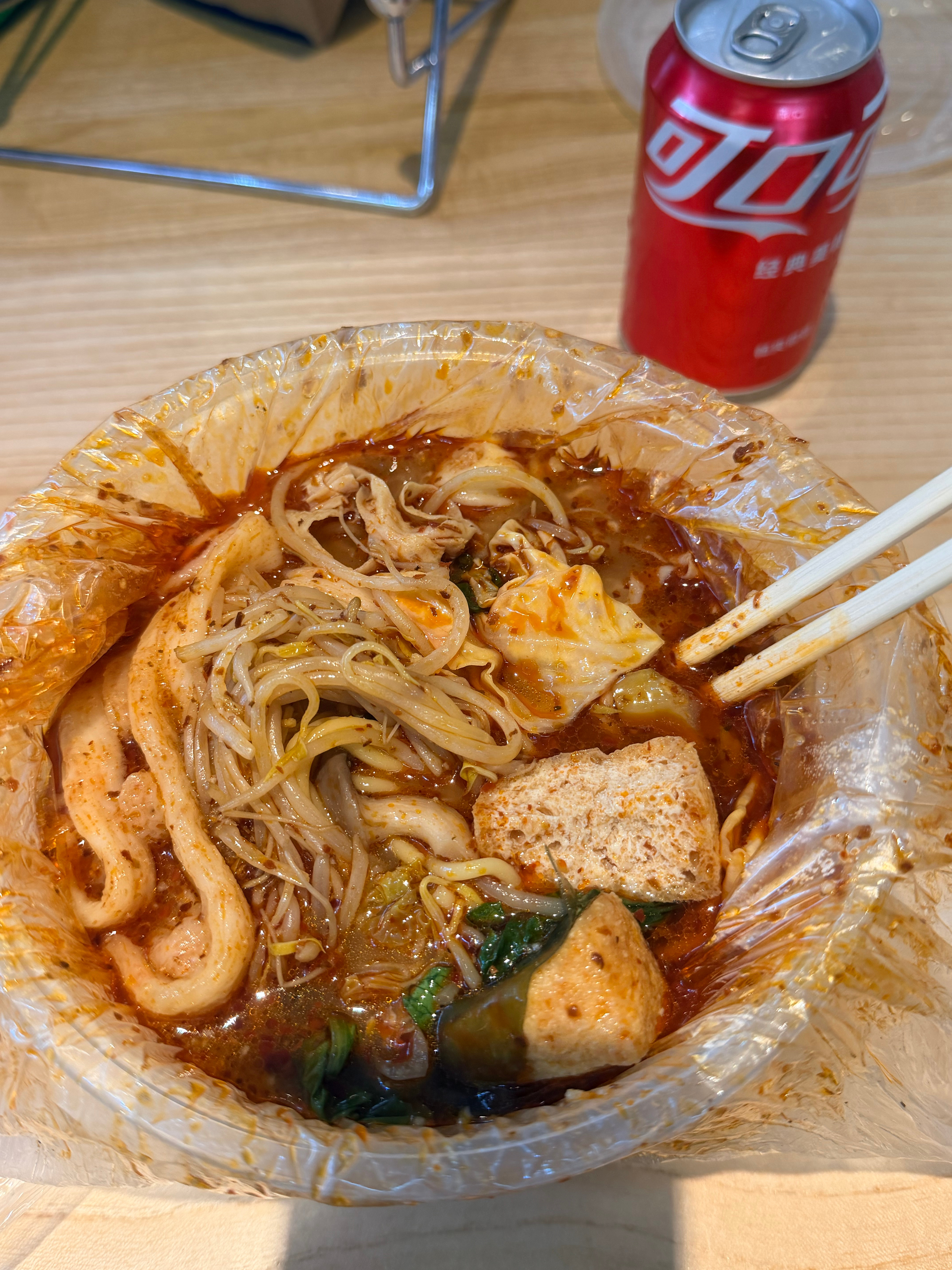 今天吃的：麻辣烫几口 小块肉松面包 蓝莓 无了 山姆这个面包好好吃😍我爱肉松 