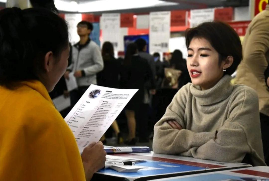 #秋日生活打卡季#网络安全与执法专业毕业生的平均薪资会因多种因素而有所不同，以下