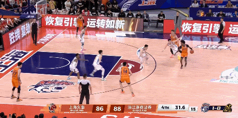 上海男篮VS广厦男篮 古德温助攻张镇麟扳平！88-88，看广厦最后一攻了 