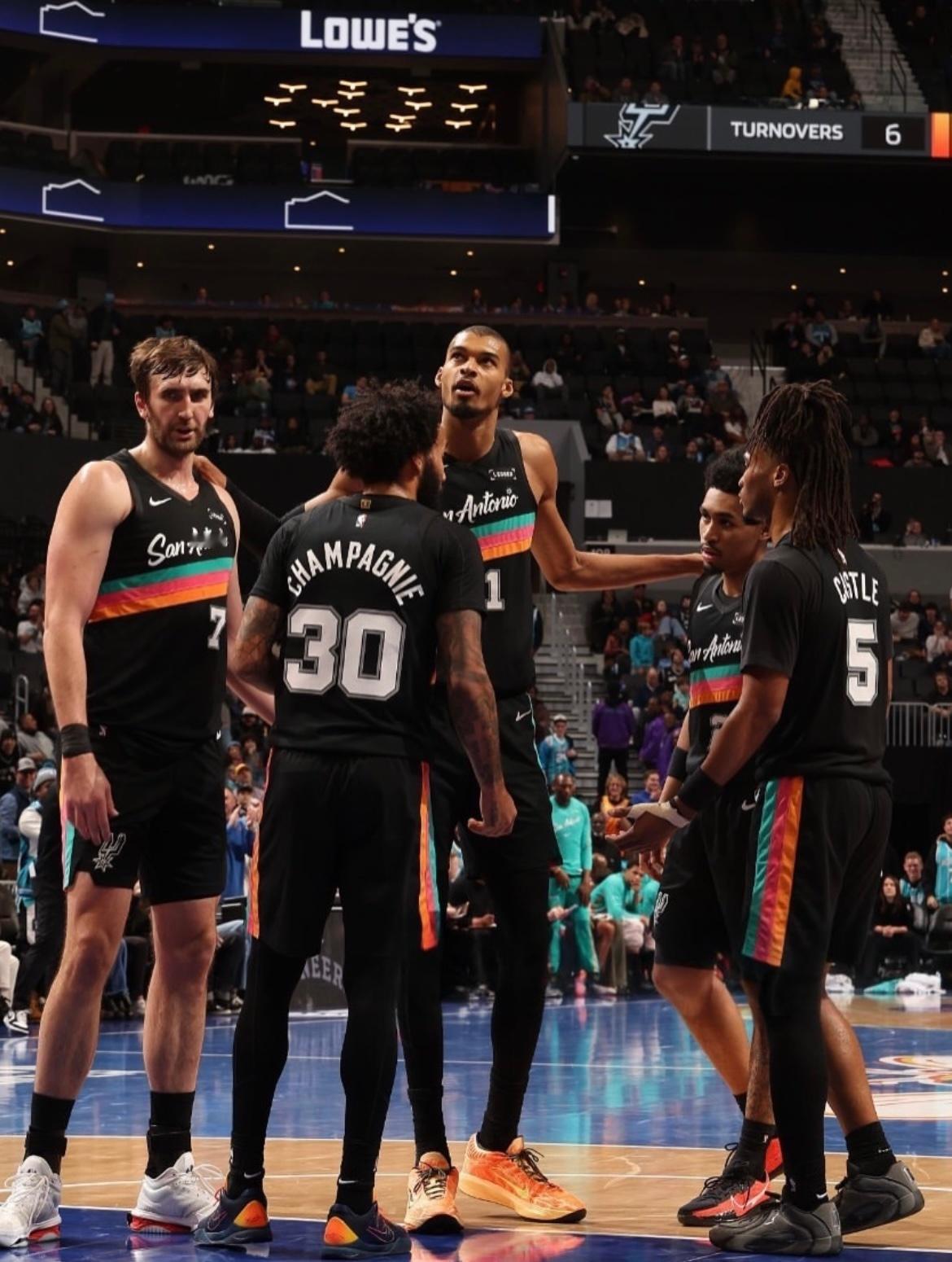 晚安马刺 花开不是为了花落，而是为了开得更加灿烂。晚安刺蜜明天见晚安心语 ｜篮球