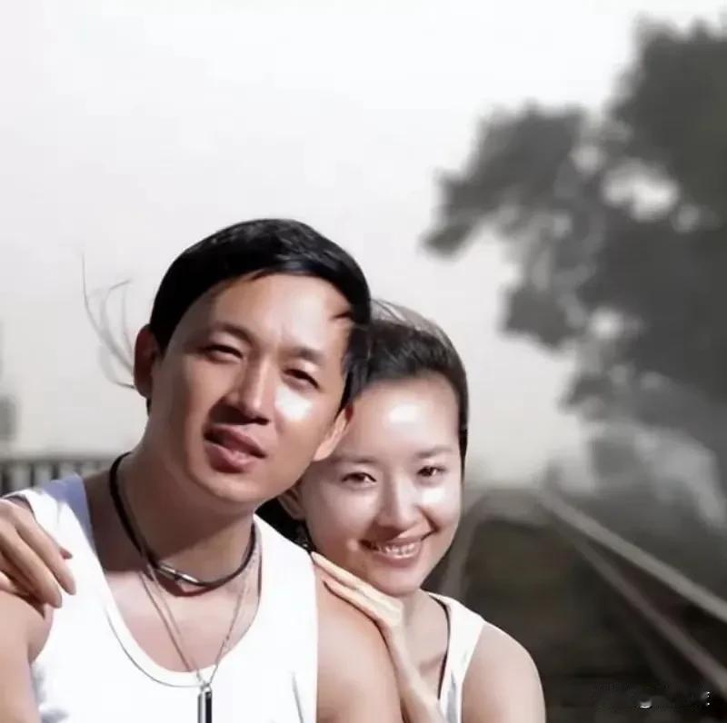 记得好多年前看娱乐现场，记者采访明星网球队采访到潘粤明，他说董洁太瘦了，因为生完