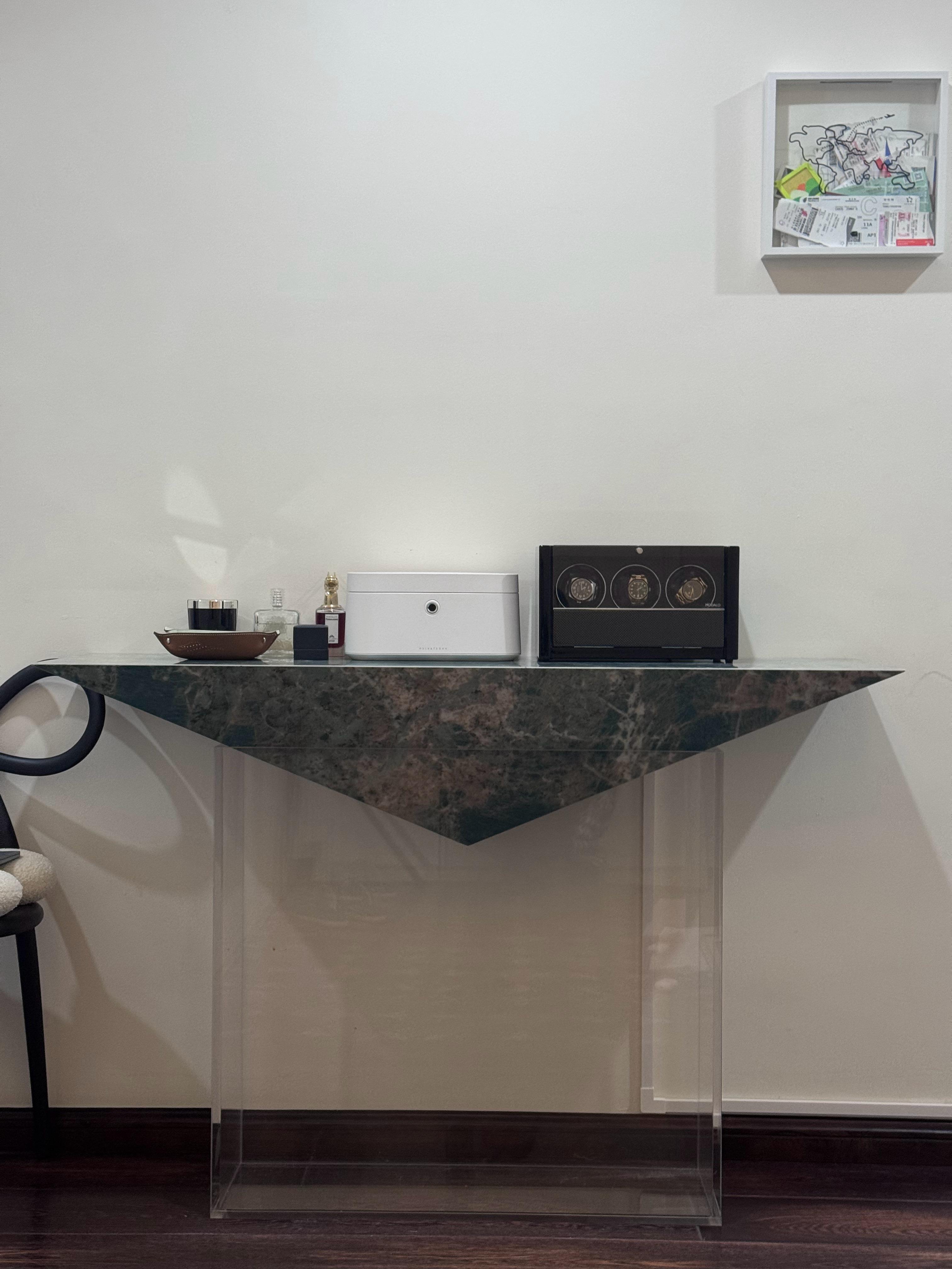 给家里入户改造了一下买了个玄关台墙面没电源自己外走线挪了个插线板尽可能美化了一下