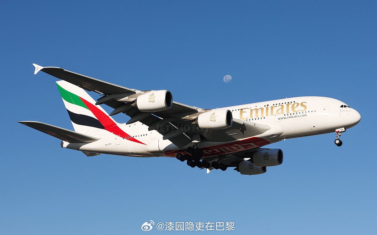 海外新鲜事迪拜进出港航班停飞 同样，由于中东空域关闭，部分航班被迫滞留法国：▫️