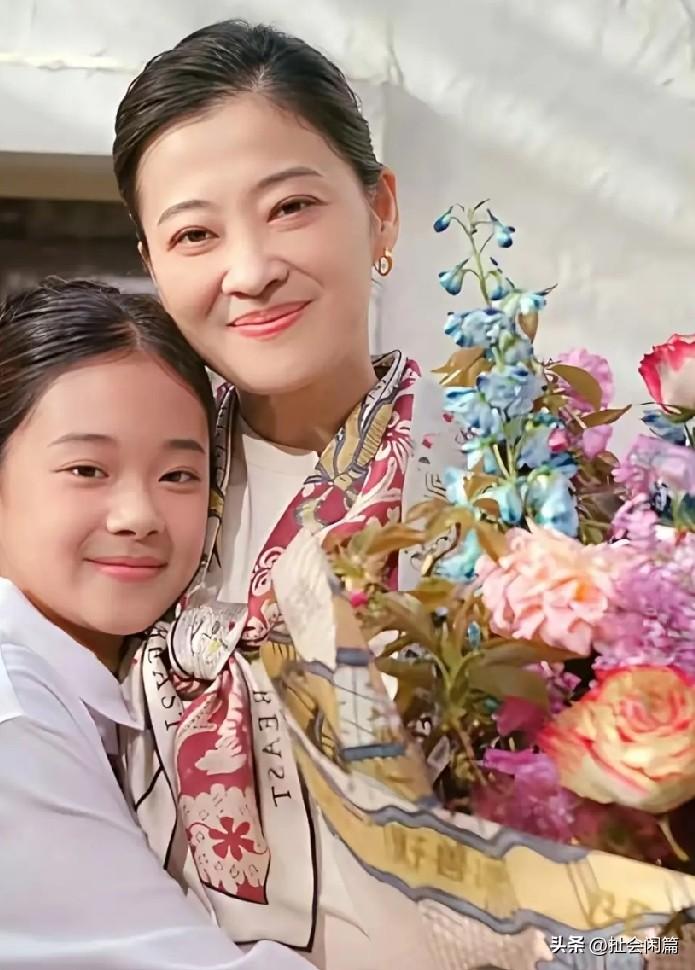 小小星二代最成功的就属梅婷的女儿了。
演电影，演电视，上春晚，提名最佳女配角……