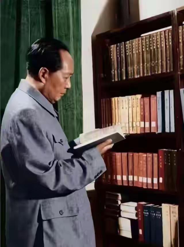 江山的根本，在于民心。
能不能长期执掌政权，核心不在于别的，而在于能不能一直坚守
