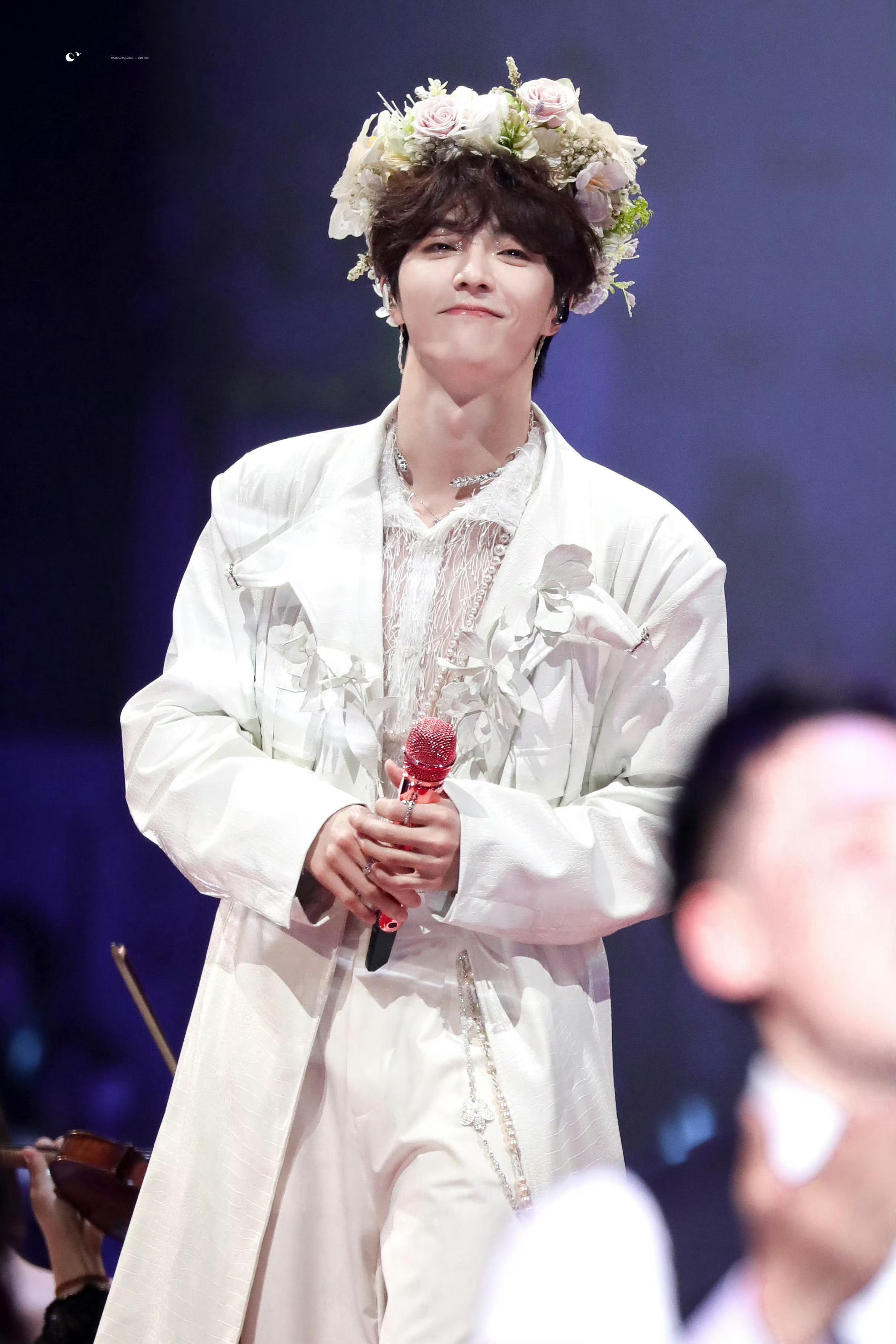 是簪花的小王子呀，陈立农泉州演唱会戴上泉州非遗簪花了，你就是我的风景