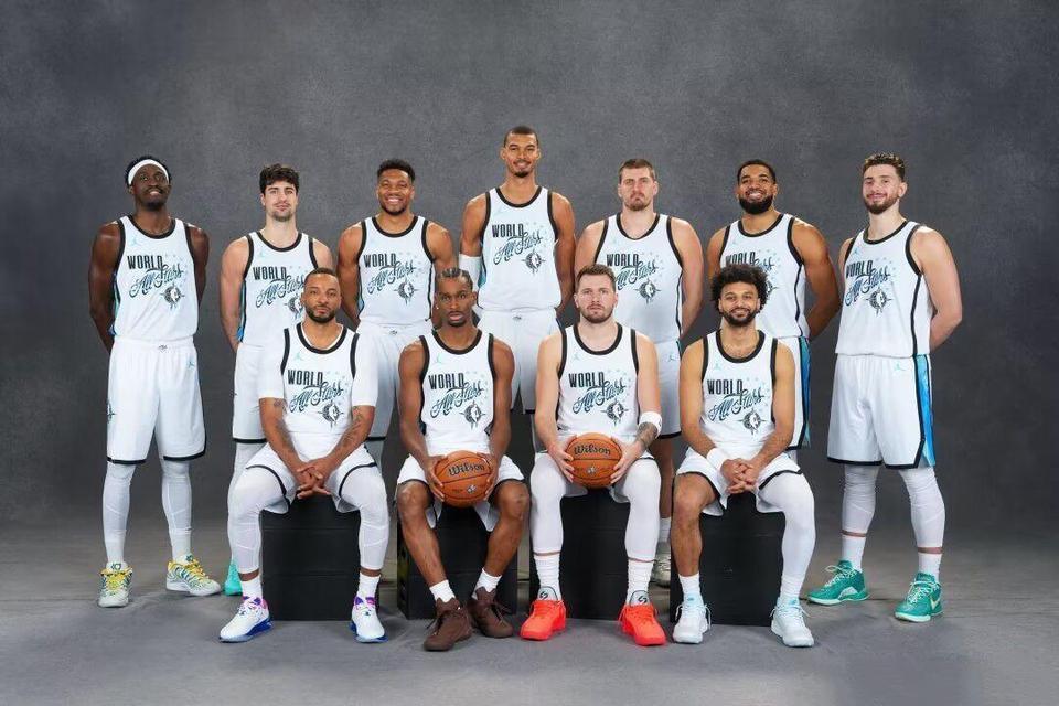 网上说2026年全明星国际队很强，可以挑战美国梦之队。

亚历山大是当今第一人，