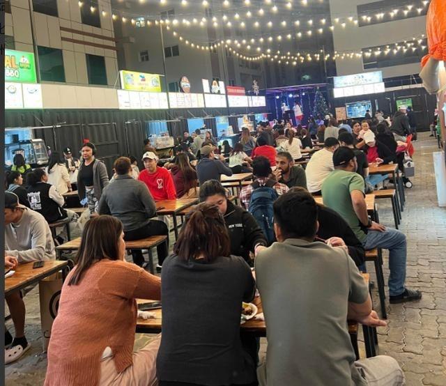 很多滞留在迪拜的中国旅客，才发现一个大乌龙！那就是迪拜不管滞留报销费用。

20