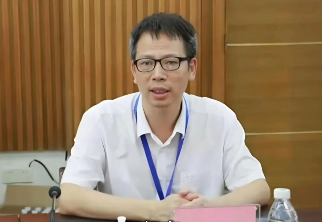 清远市华侨中学上头条啦！想不到侨中上头条是因为雷俊星，前几年，他可谓是家长和学子