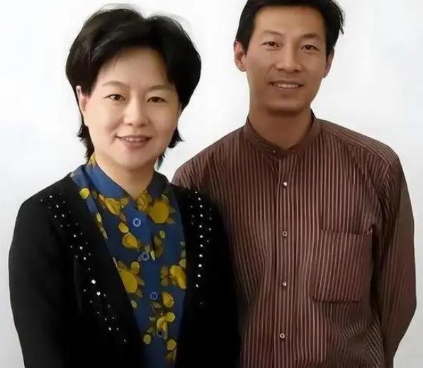 1999年，鞠萍向丈夫提出了离婚，丈夫却提出孩子和钱只能带走一样。鞠萍一听就知道