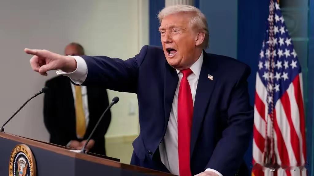 在北约无望拖垮俄罗斯的现实下，特朗普在获得乌克兰矿产资源协议后悄然抽身，全然不顾