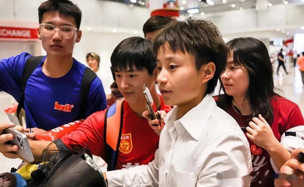 中国女足于8月3日从阿德莱德启程，今日凌晨抵达广州白云机场。本届世界杯的成绩不尽