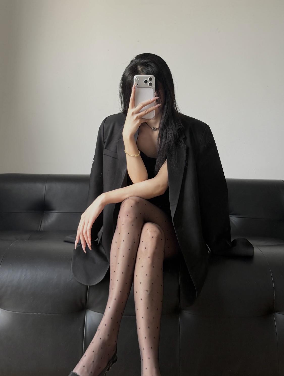 正常穿搭推荐，无不良引导。
今日推荐这套穿搭属于黑酷极简风，兼具通勤得体感与随性