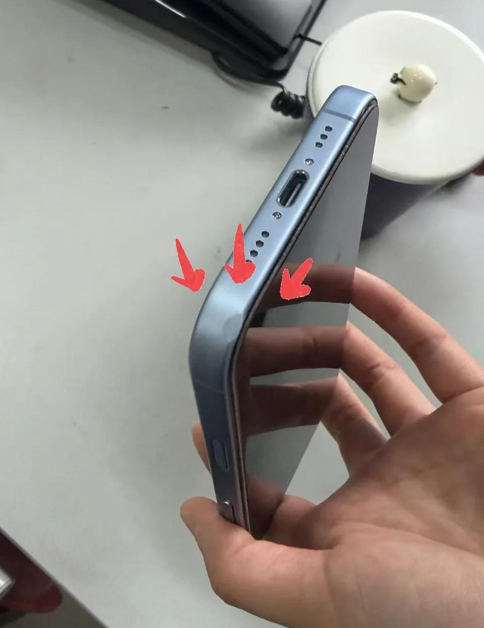 17果然“脆脆鲨”
手机换了不到一个月就已经完成钢化膜首碎和边框首坑[汗][汗]