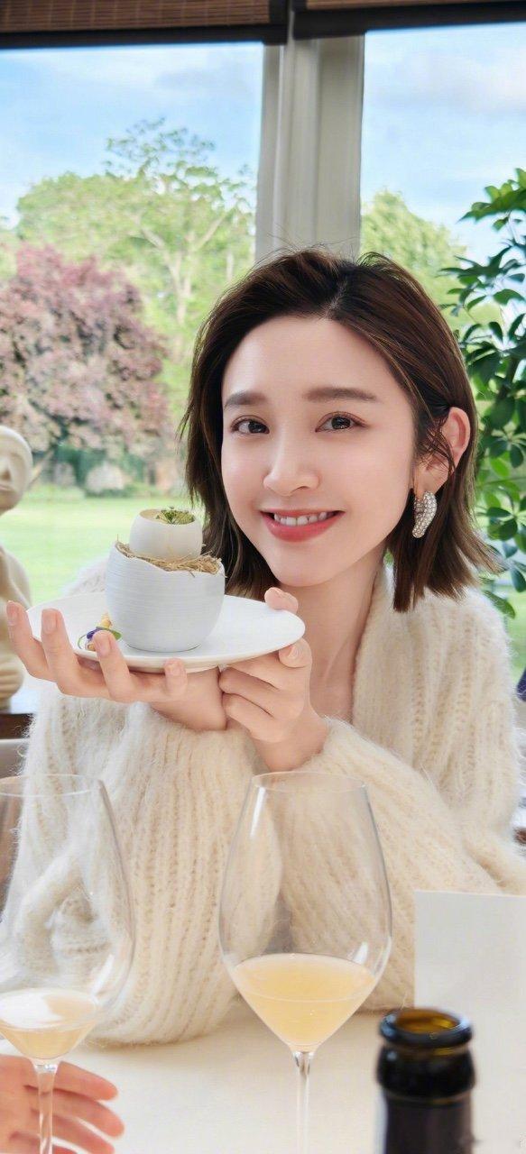 唐艺昕漫步科兹沃尔德唐艺昕漫步科兹沃尔德 ​​​