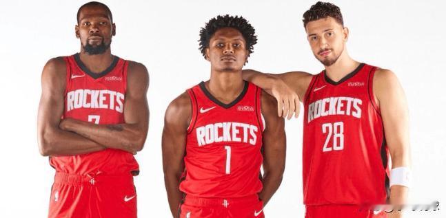 球迷对火箭三巨头褒贬不一，即使今天赢球仍然得不到肯定。
今天，火箭主场121-9