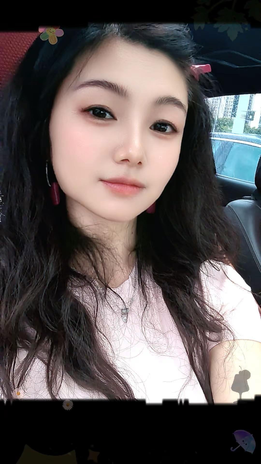 在这个细碎的生活里，一个懂你辛苦的人胜过一群懂你笑的人
