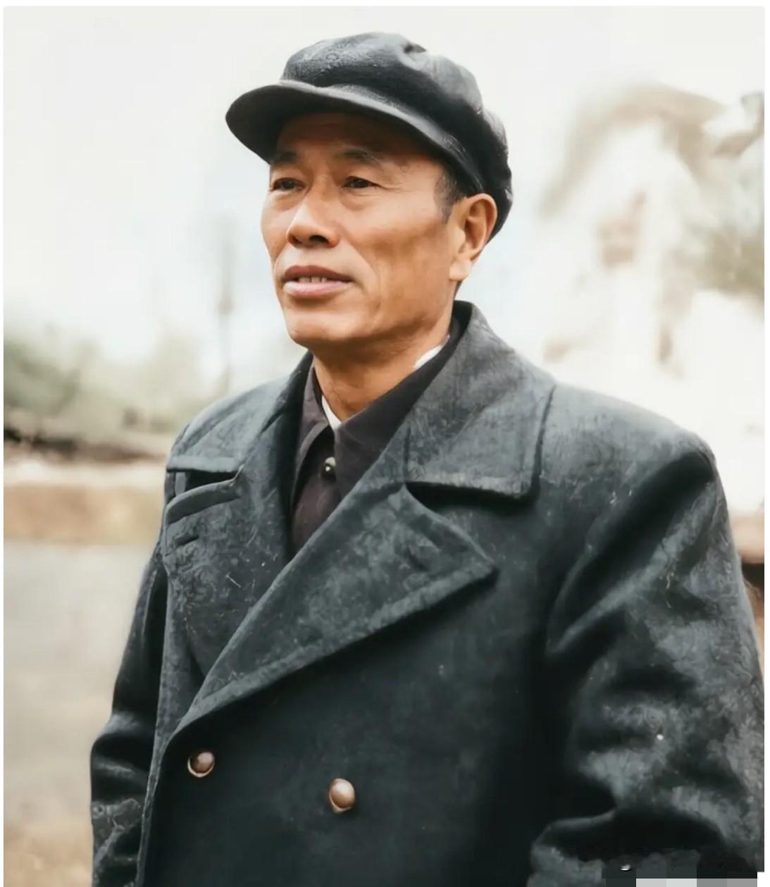 1959年，开国上将邓华卸任沈阳军区司令员，正式告别军旅生涯。按照部队规定，离任