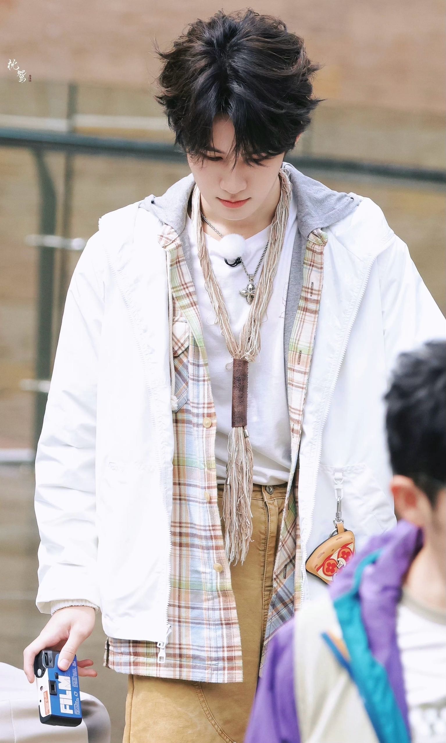 #张真源一生都在做攻略的j人# 奔跑吧披萨老师带上LV 披萨🍕小挂件 可爱秋游