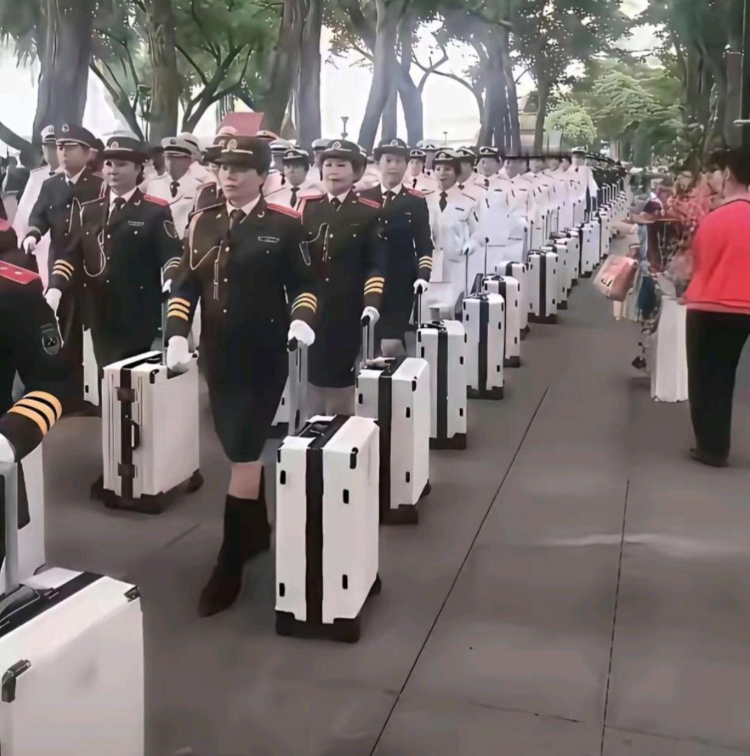 暴走团的装备又升级了！真心羡慕他们！赶上了好日子红红火火，赶上了好时代喜乐年华！