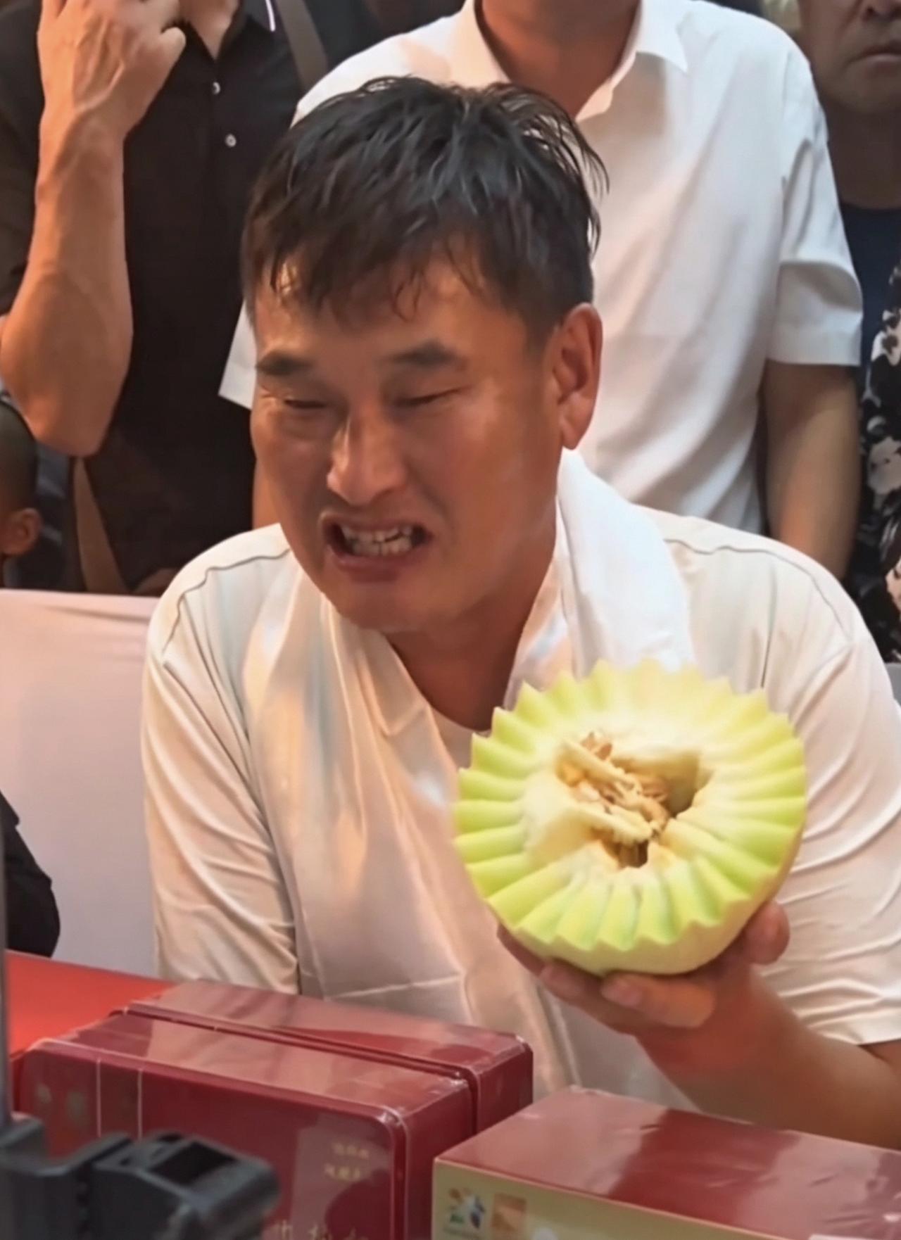 大衣哥回应助农不要钱，免费直播助农不要一分钱，大衣哥愿意参加直播助农纯属帮忙不要