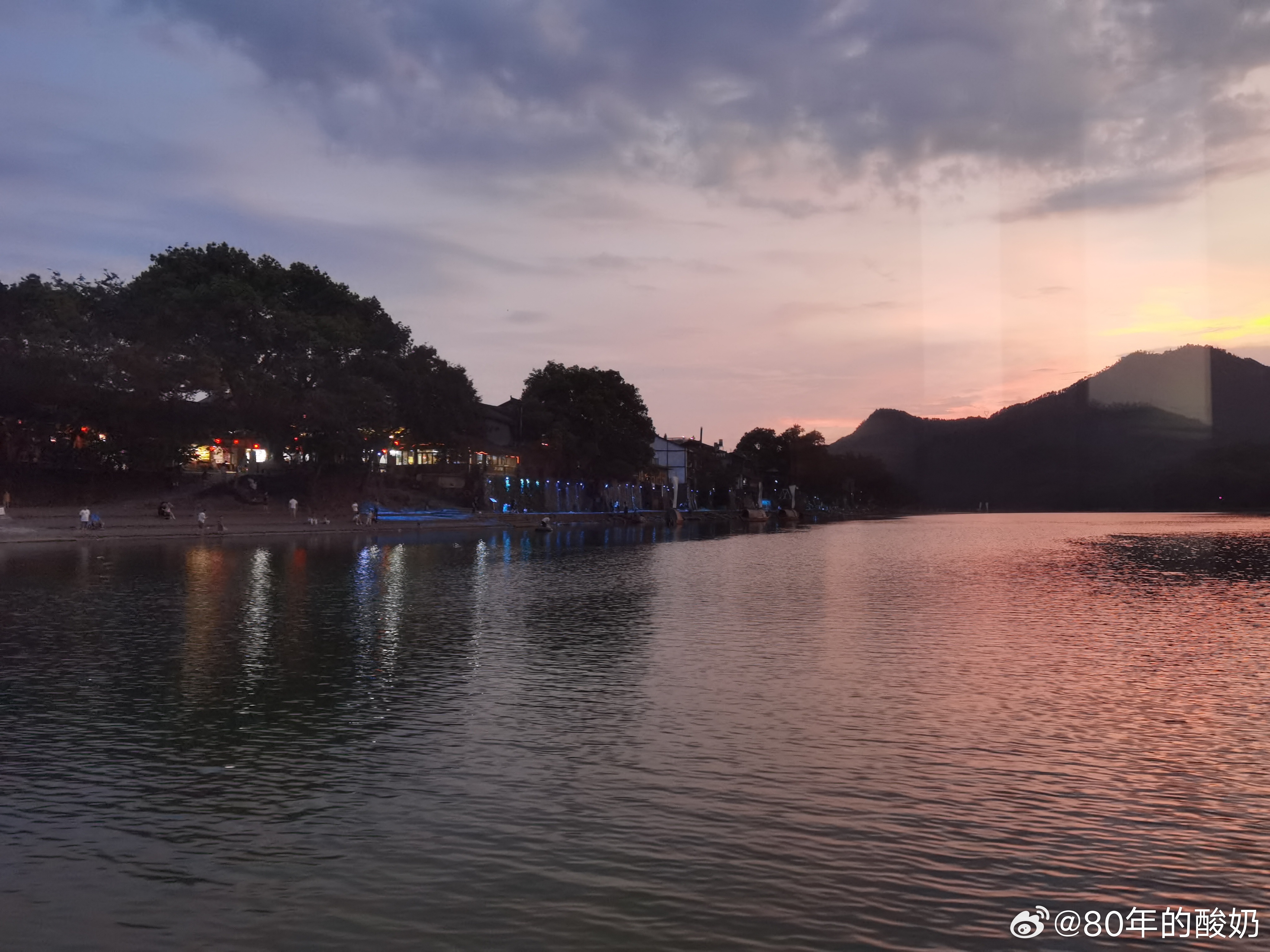 拿着手机看世界[超话]夕阳无限好 ​​​