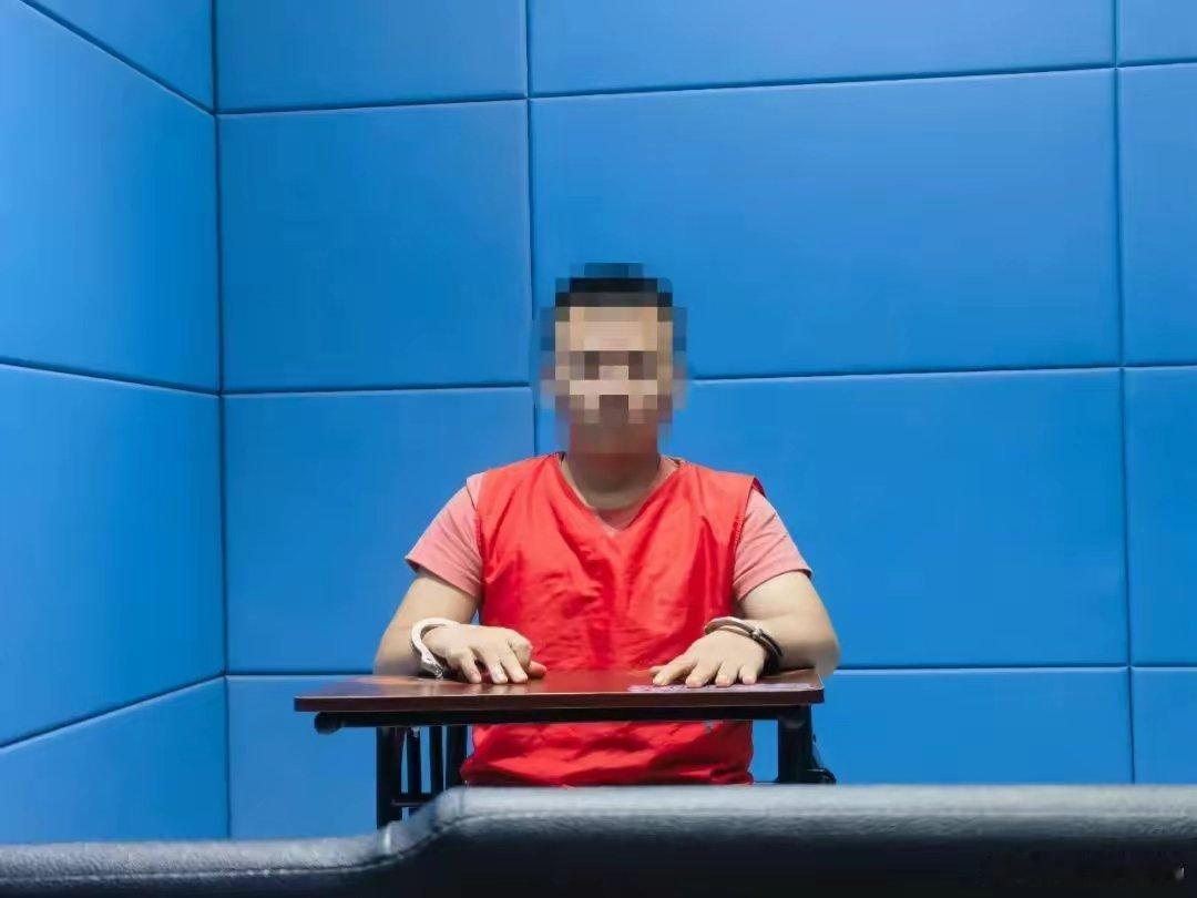 【网络“黑嘴”诋毁维信诺生产“瞎眼屏”，嫌疑人被刑拘】合肥警方微信公众号获悉，日