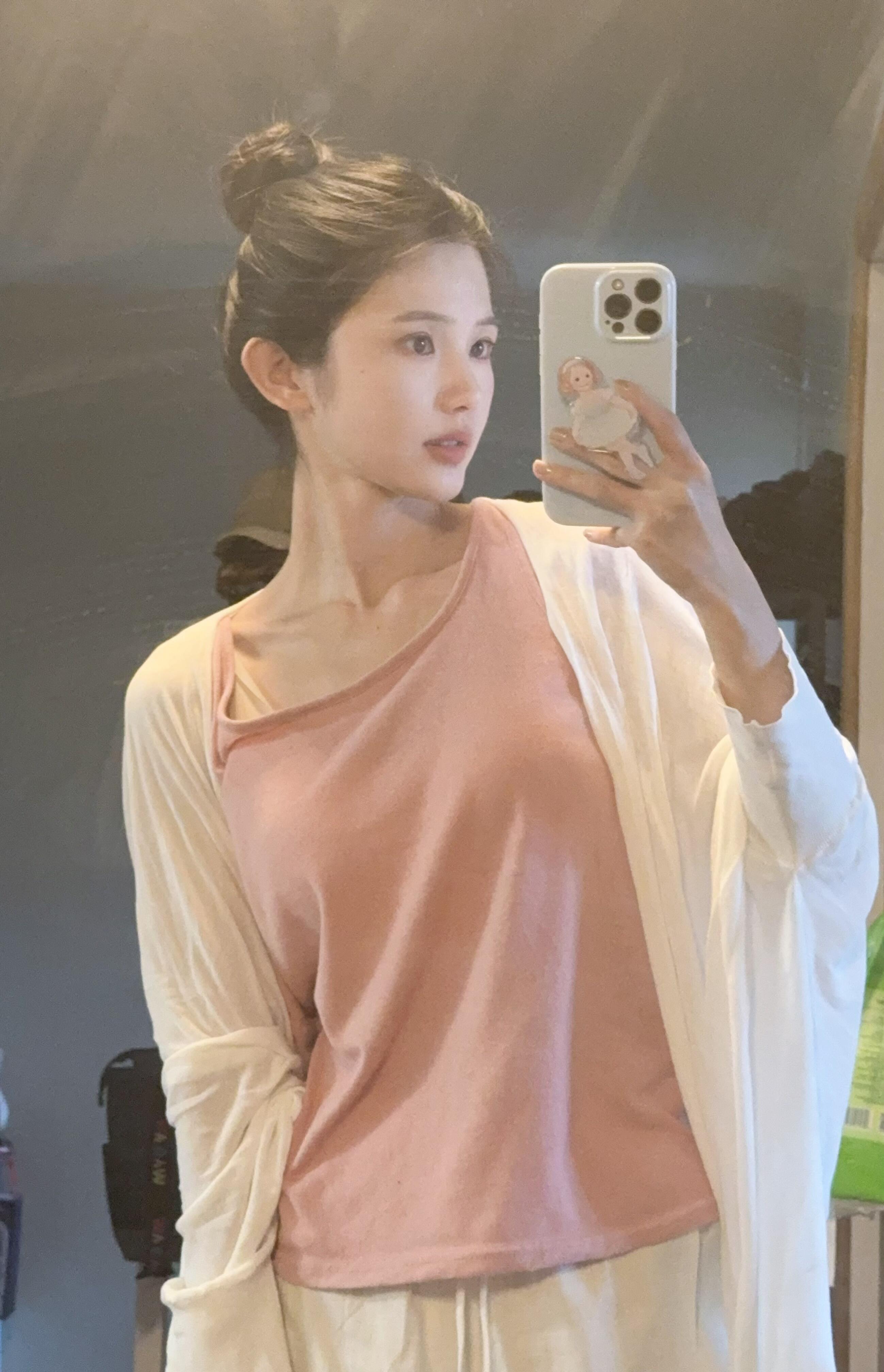 啊啊啊！ 锦子那个姐弟恋的男主是张洪鸣！导演是春夜染明月的导演！ [哈哈][哈哈
