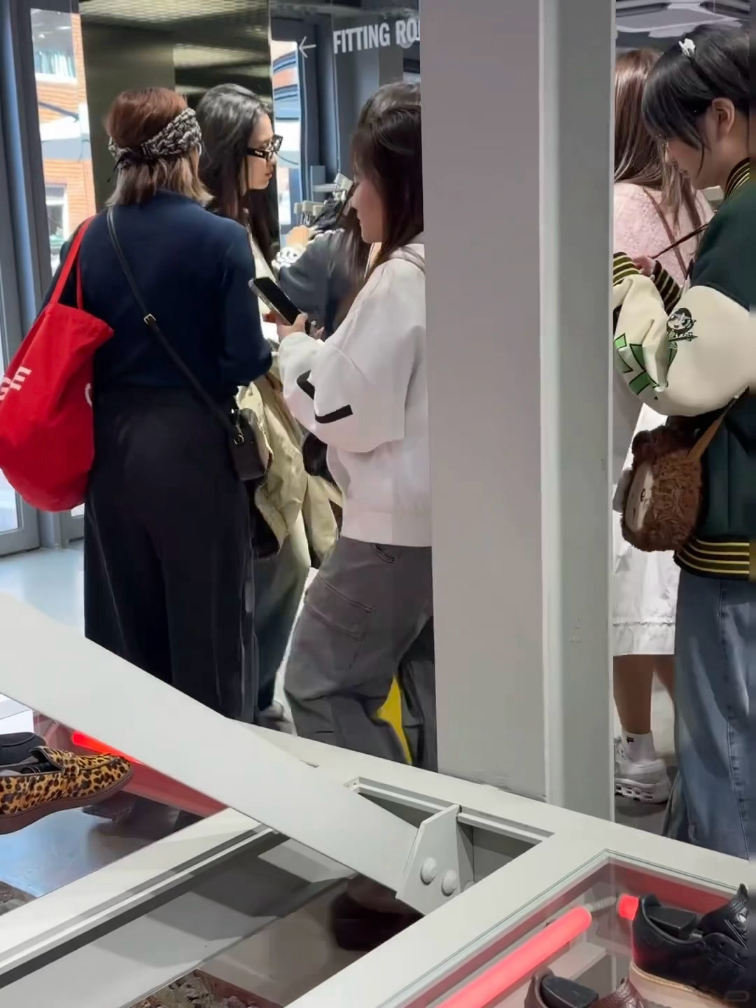 有人在韩国偶遇了王楚然韩国偶遇王楚然