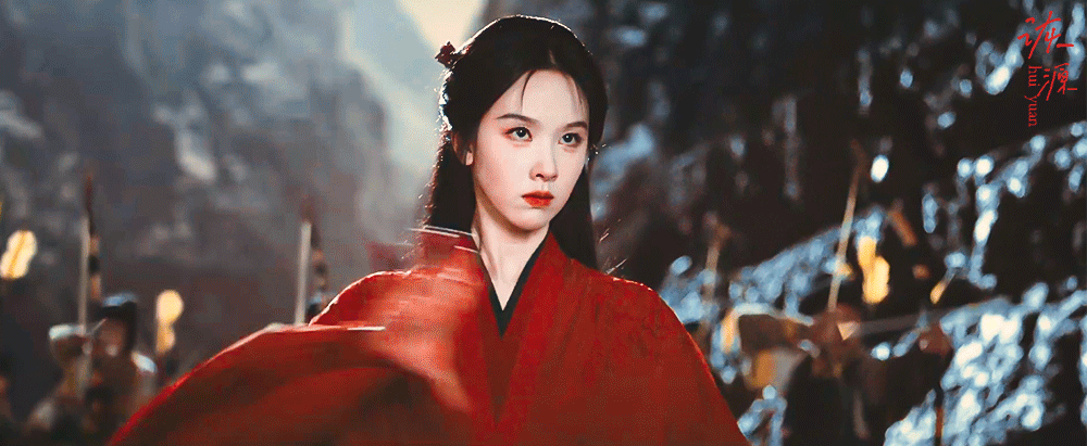 陈都灵 《翘楚》楚朝 / 动图▷EP13-05 半披+红衣-战场 一个帅气拔剑