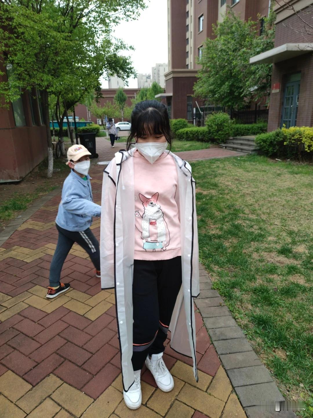 我和老婆都没有社保，把多年的积蓄全部买入了两只股票，1200股贵州茅台，3000