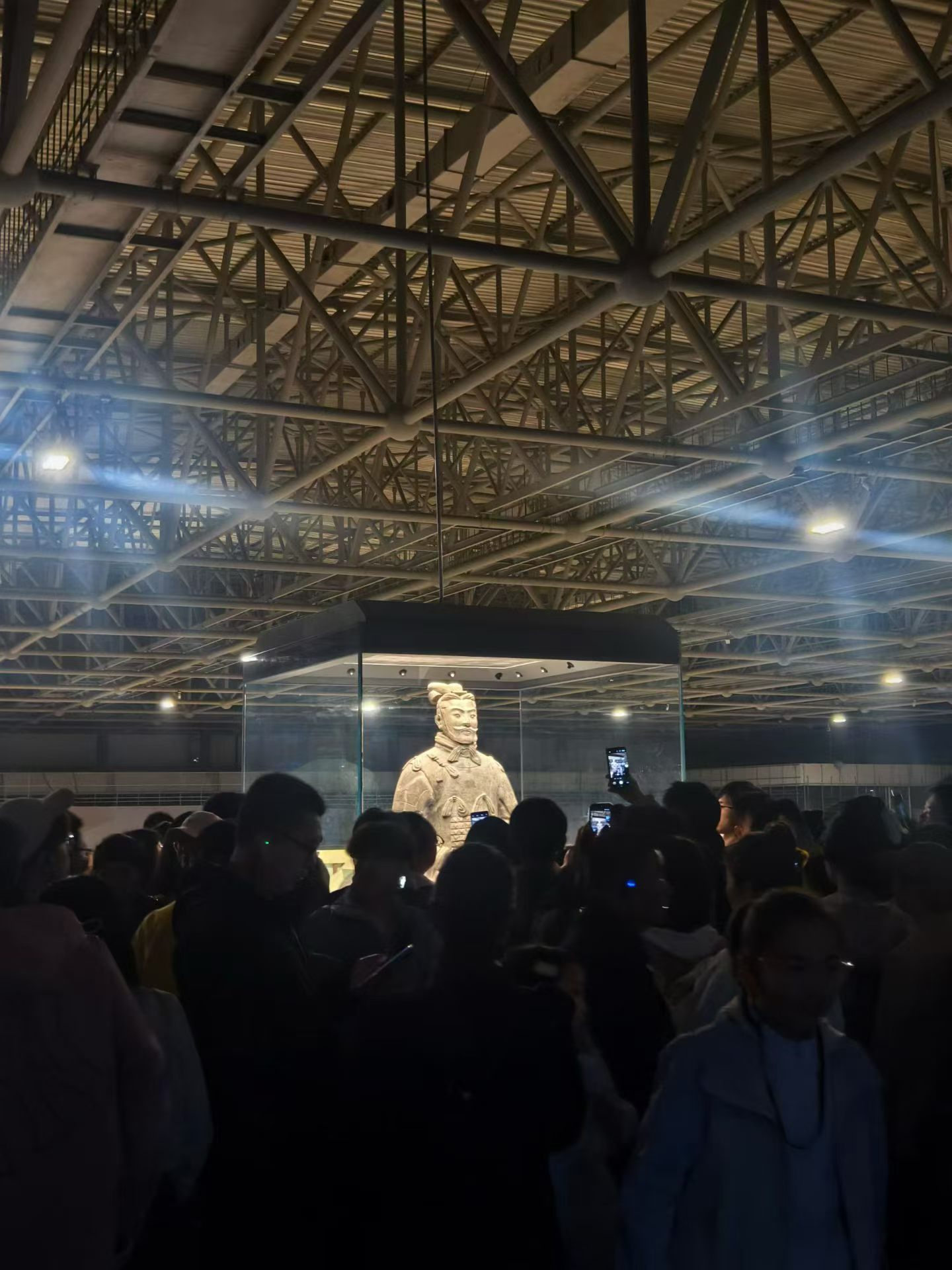 夜场兵马俑，将军俑是全场最亮的仔寻美陕西寻美中国
