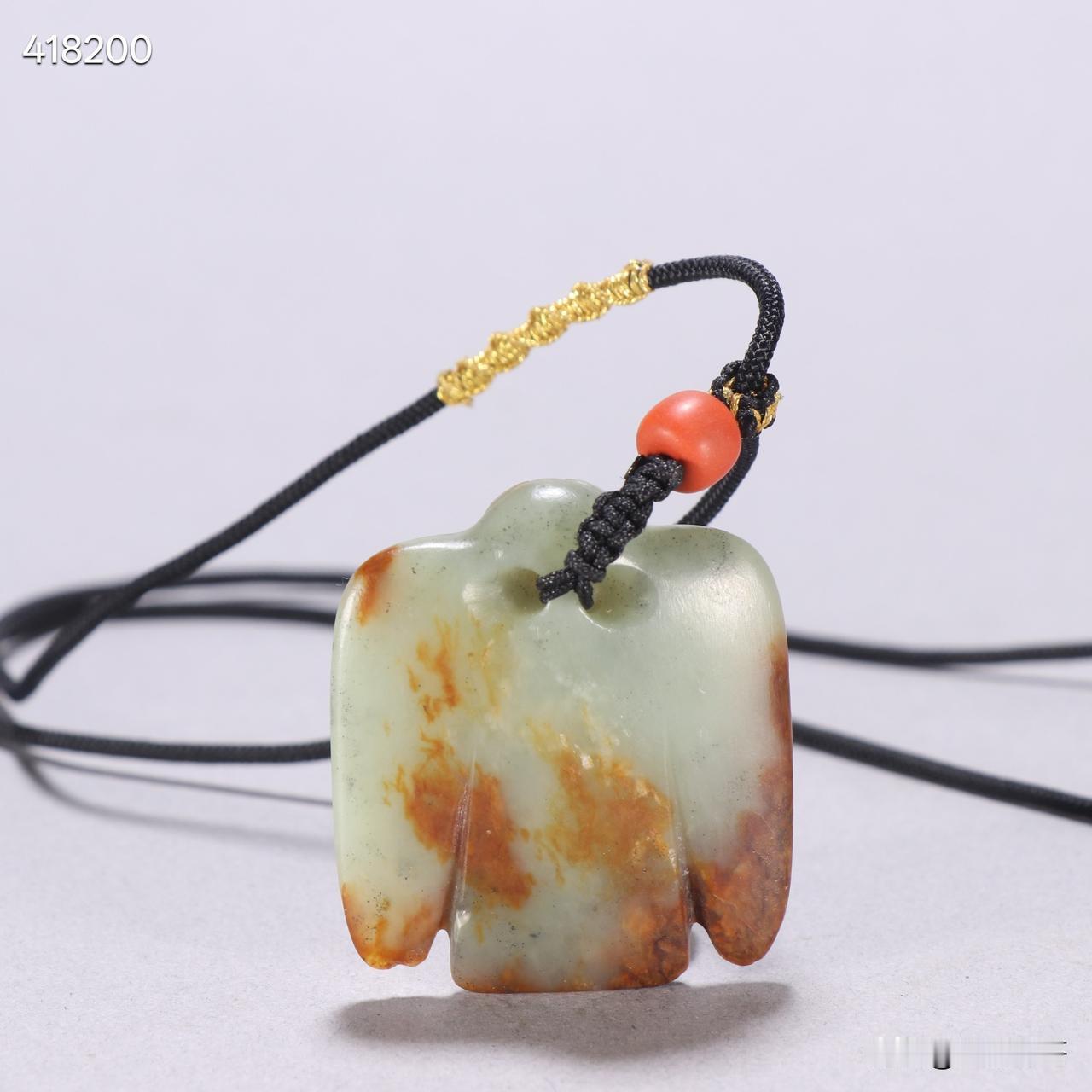 红山文化 河磨玉枭挂坠
规格：高4.1cm宽3.6cm