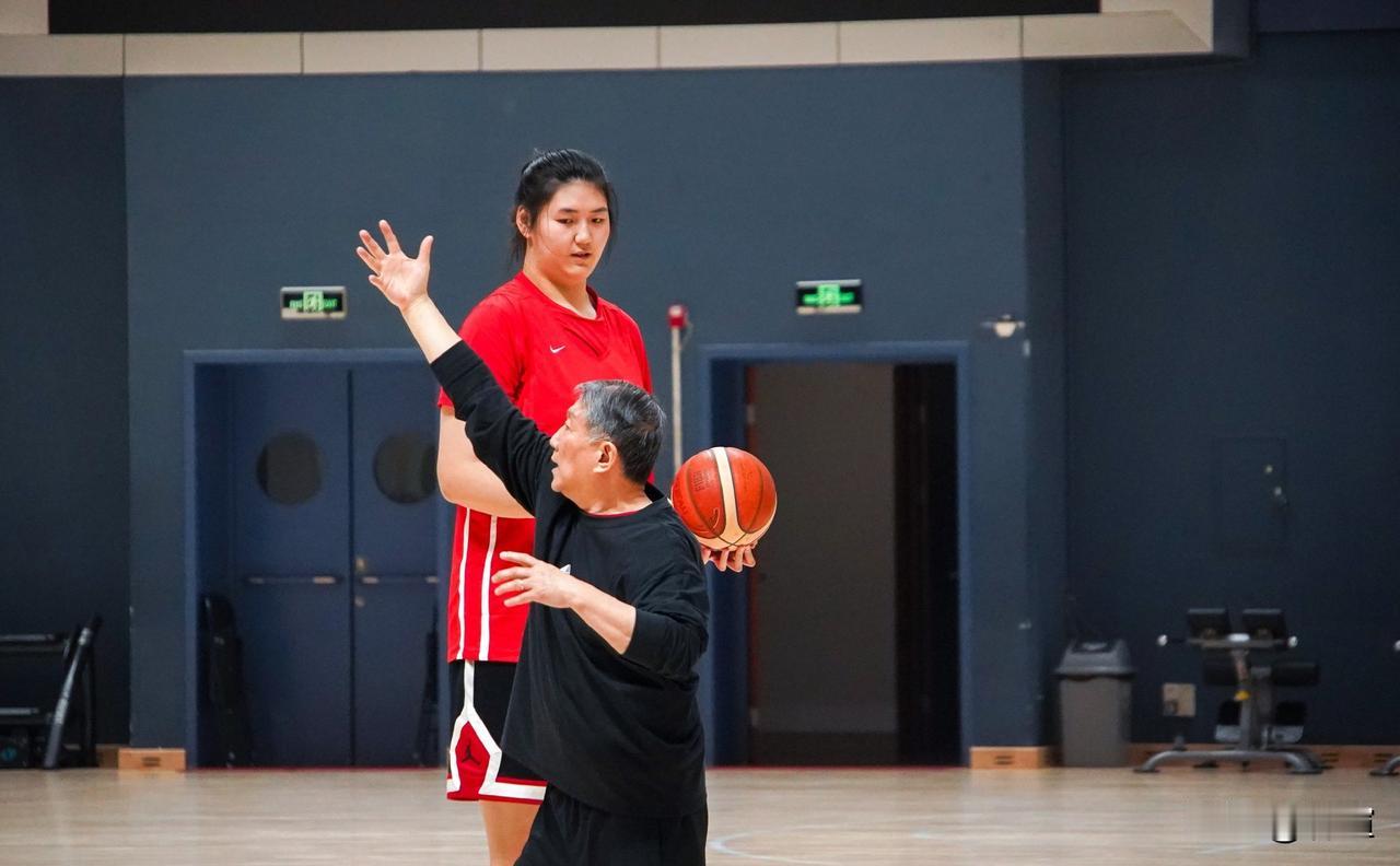 中国篮协，集训第一、WCBA联赛第二？

中国篮协日前发布最新一期中国女篮集训名