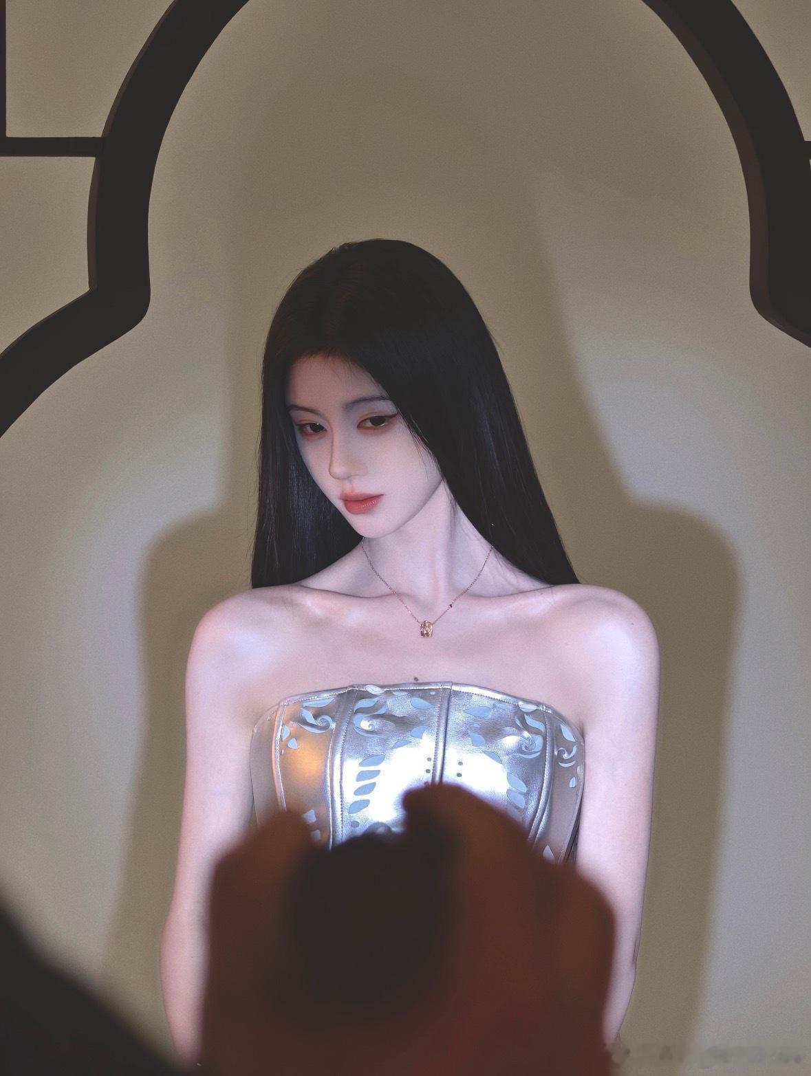 鬼魅如她鞠婧祎elle美人图封面大片 ​​​